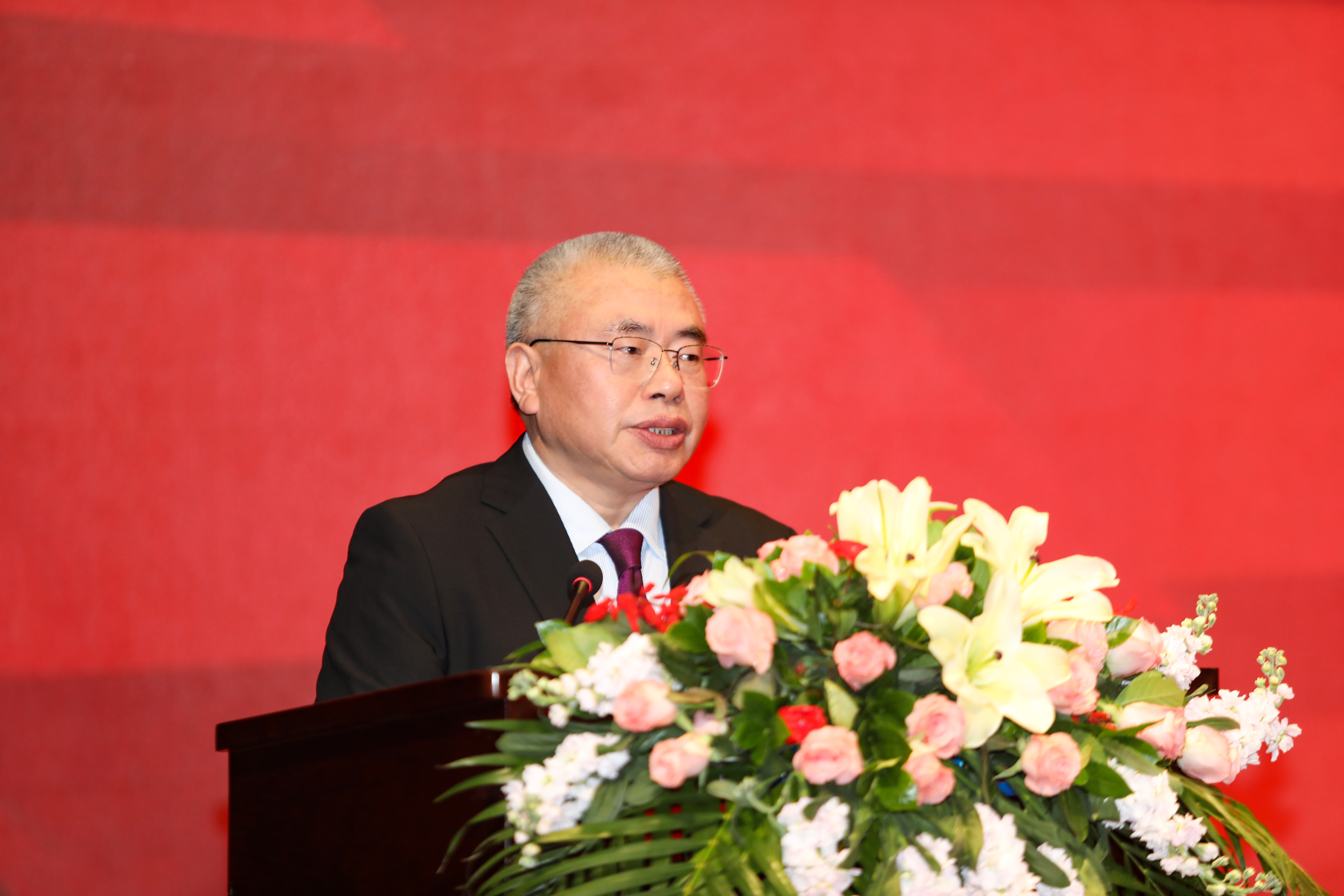 1.集團(tuán)公司黨委書記、董事長(zhǎng)、總經(jīng)理?xiàng)畎矅?guó)作大會(huì)致辭.JPG